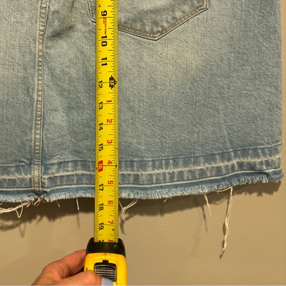 Women's Loft Denim Skirt - Size 8 Skirt Length is 17 1/2 Frayed Hem Worn 1x - Picture 3 of 10
